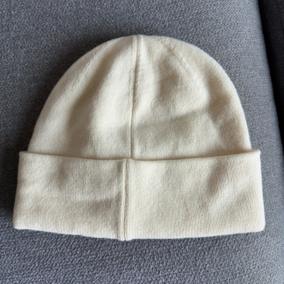 Moose Knuckles WOLCOTT BEANIE HAT - Picture 3 of 4